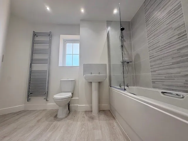 Modern family bathroom with bath and shower over at Plot 2 The Crowland, Beacon Hollow, Washingborough.